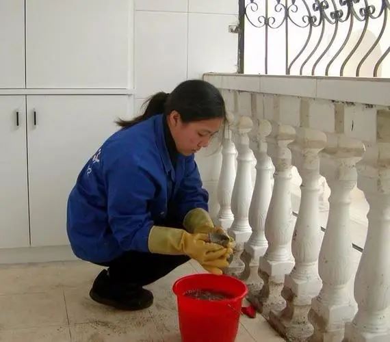 深圳福田家庭保洁,打扫卫生,擦玻璃,去除胶印,地板打蜡