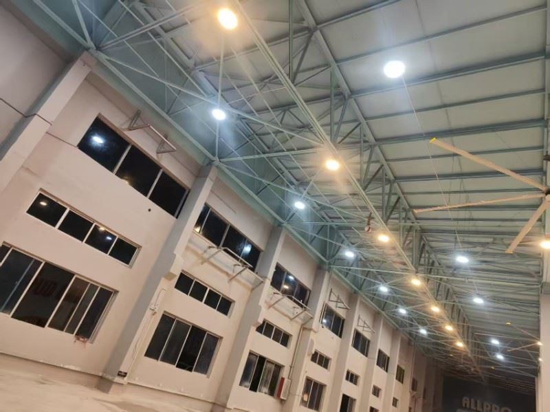 深圳玻璃清洁公司清洗外墙招牌门头广告牌高空幕墙玻璃清洗服务