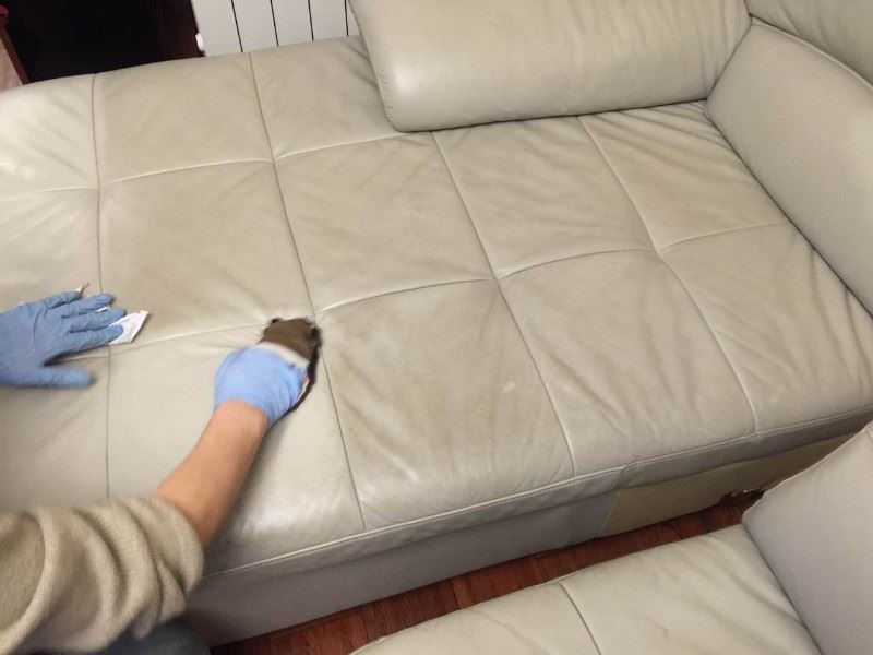 深圳龙岗家用布艺沙发清洗,玻璃清洗咨询了解价格