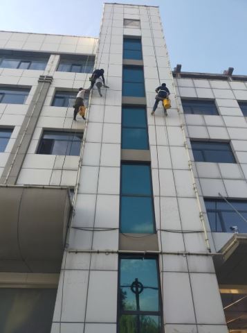 深圳龙岗出租房保洁 外墙清洗 擦玻璃 洗地面