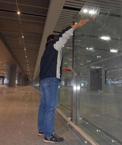 深圳罗湖新装修保洁 外墙清洗 擦玻璃 洗地面