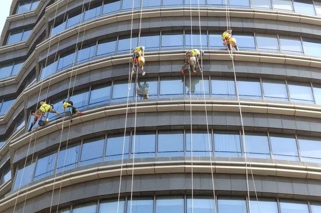 坪山新区外墙玻璃清洗 外墙真石漆清洗 坪山新区外墙清洗