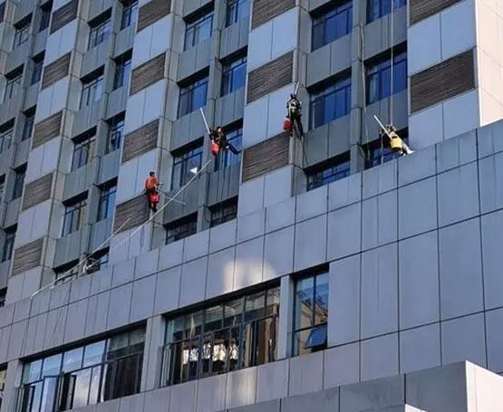 龙岗医院外墙清洁 外墙玻璃窗清洗 龙岗外墙清洗