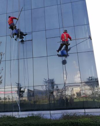 龙岗医院外墙清洁 外墙玻璃窗清洗 龙岗外墙清洗