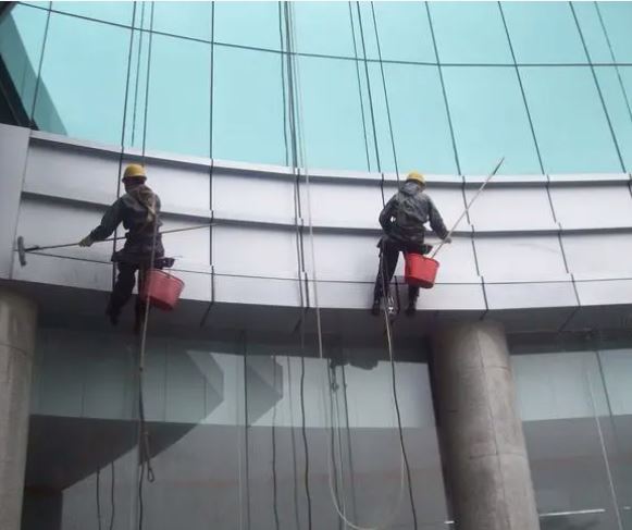 深圳光明新区高空幕墙清洗 玻璃清洗公司电话