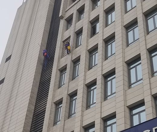 深圳光明新区高空幕墙清洗 玻璃清洗公司电话