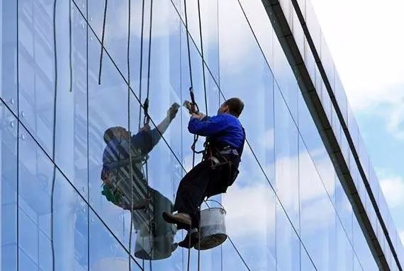 龙华医院外墙清洁 外墙玻璃窗清洗 龙华外墙清洗