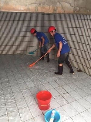 深圳市二次供水水塔清洗,水池清洗,自来水质三方检测,去除发霉玻璃胶印