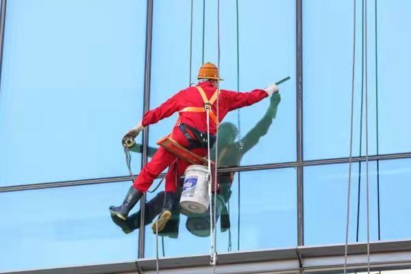 深圳龙岗附近高空外墙清洗公司电话