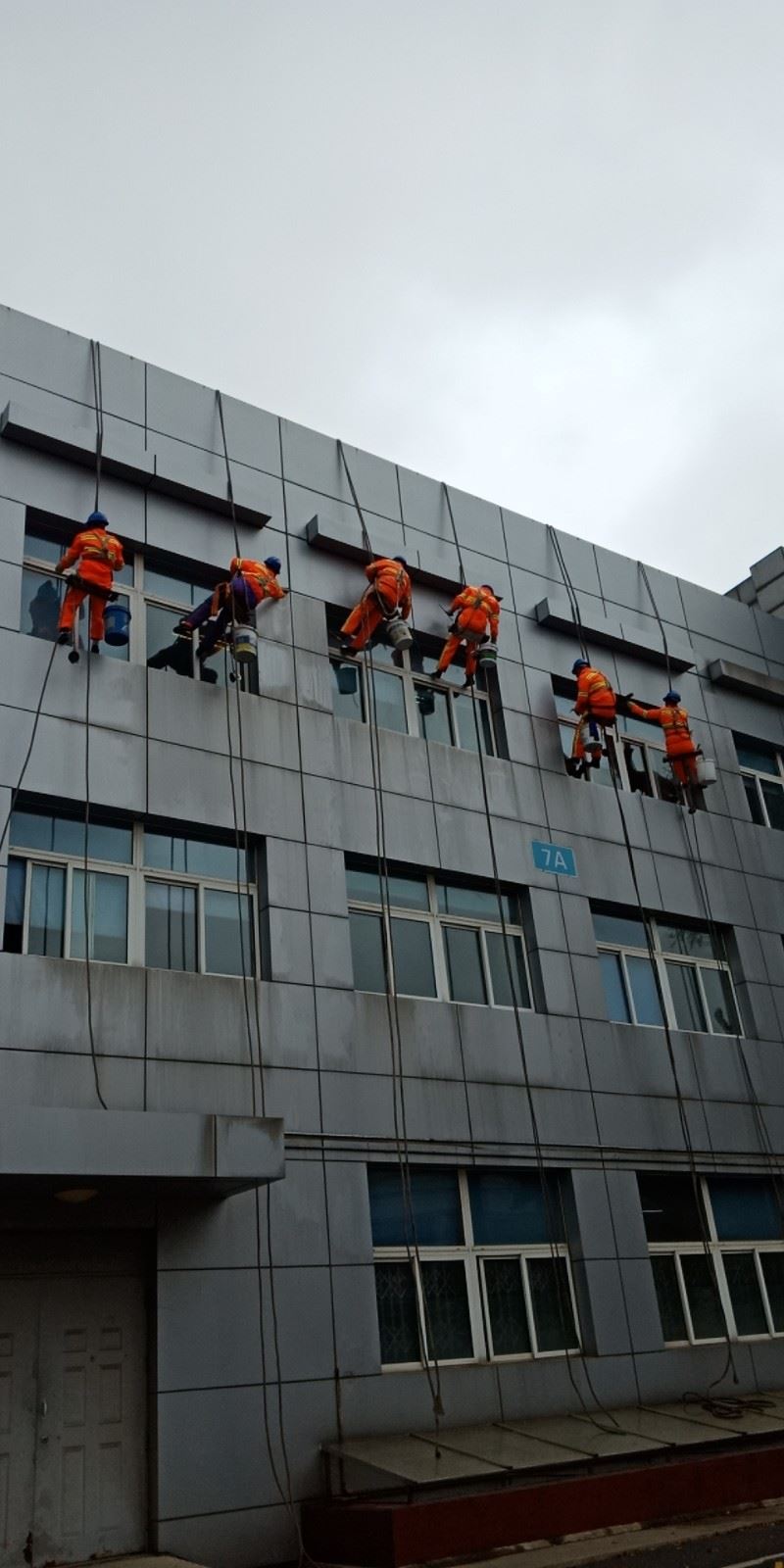 深圳南山附近上门高空外墙清洗24小时全天服务