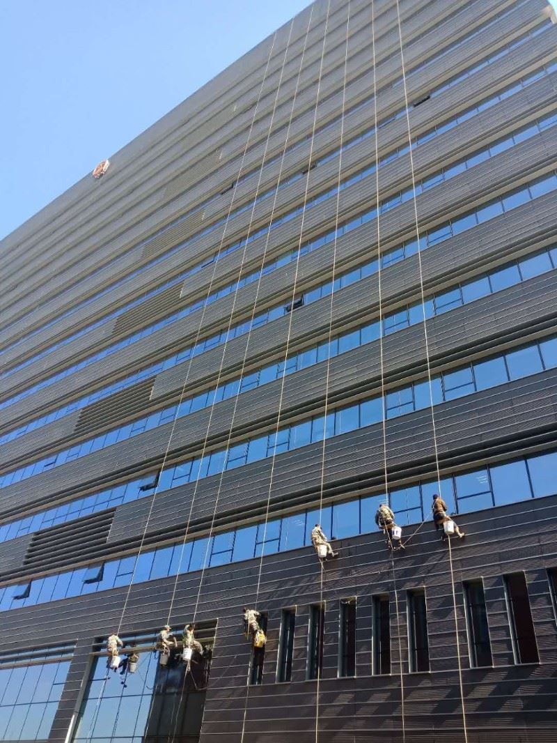 深圳南山附近上门高空外墙清洗24小时全天服务